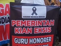 Aksi Demo Damai Tenaga Honorer dan P3K dari Berbagai Dinas Intansi Pemerintah Daerah Lampung Tengah Menuntut Hak Nasibnya