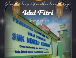 KEPALA SEKOLAH DAN SELURUH STAF DAN GURU SMKN 1 KEBONSARI MENGUCAPKAN SELAMAT IDUL FITRI TAHUN 1446 H /2025